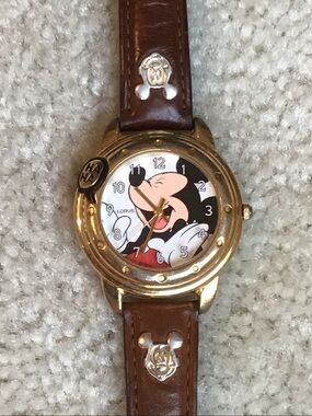 Vintage Lorus Laughing Mickey Mouse Watch V528-X001